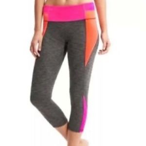 Like new Athleta Chaturanga Colorblock Capri cropped leggings M